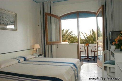 Hotel Azzolini Villagrazia Di Carini Zimmer foto